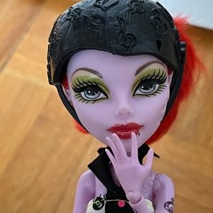 MONSTER HIGH Operetta Doll